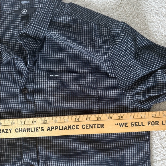 Volcom Men's Black and Gray Checkered Button Down Shirt - Picture 5 of 5